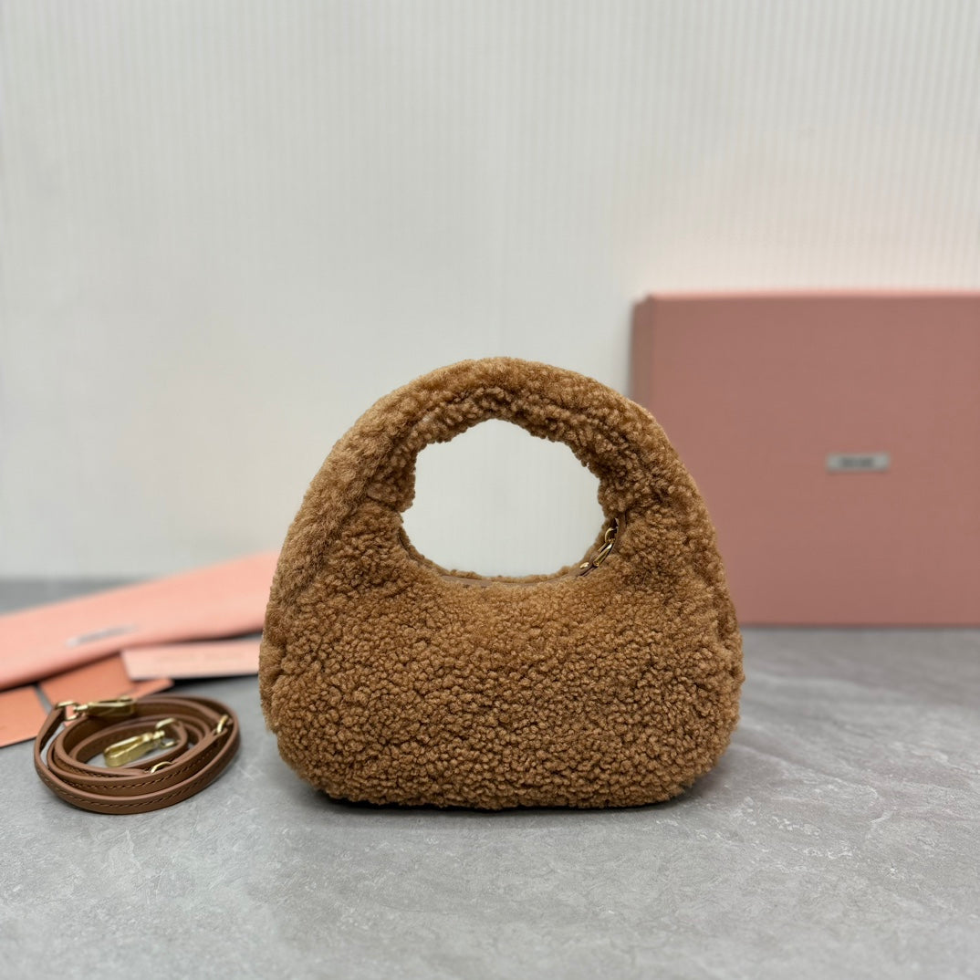 WANDER HOBO BAG 18 IN BROWN SHEARLING