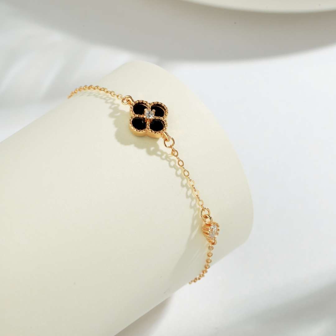 [baslovejewels]Delicate Four Leaf Clover Bracelet