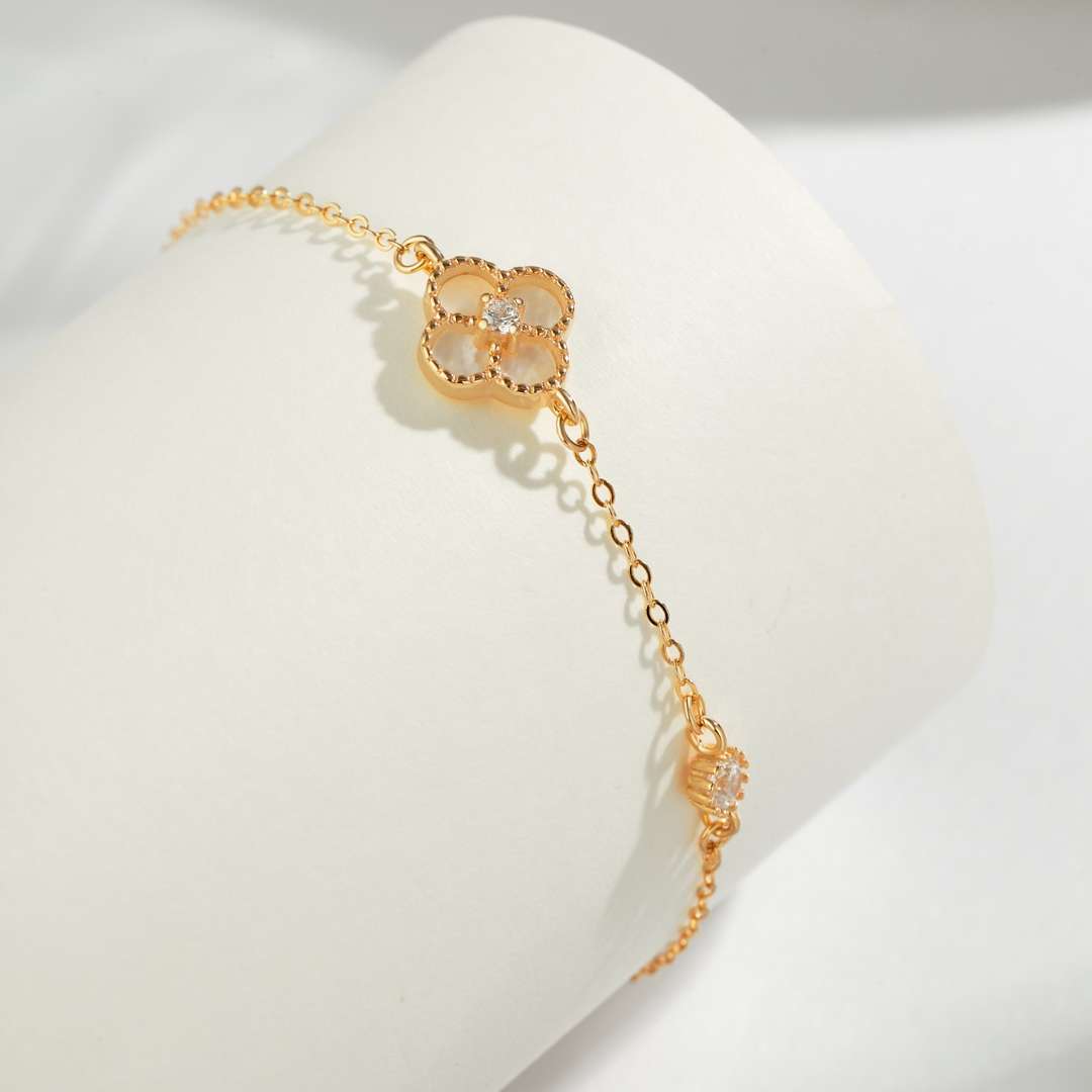 [baslovejewels]Delicate Four Leaf Clover Bracelet