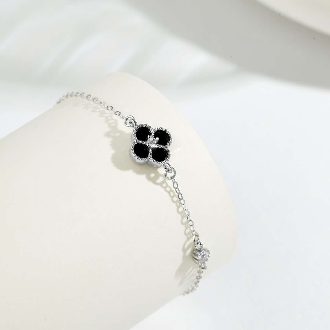 [baslovejewels]Delicate Four Leaf Clover Bracelet