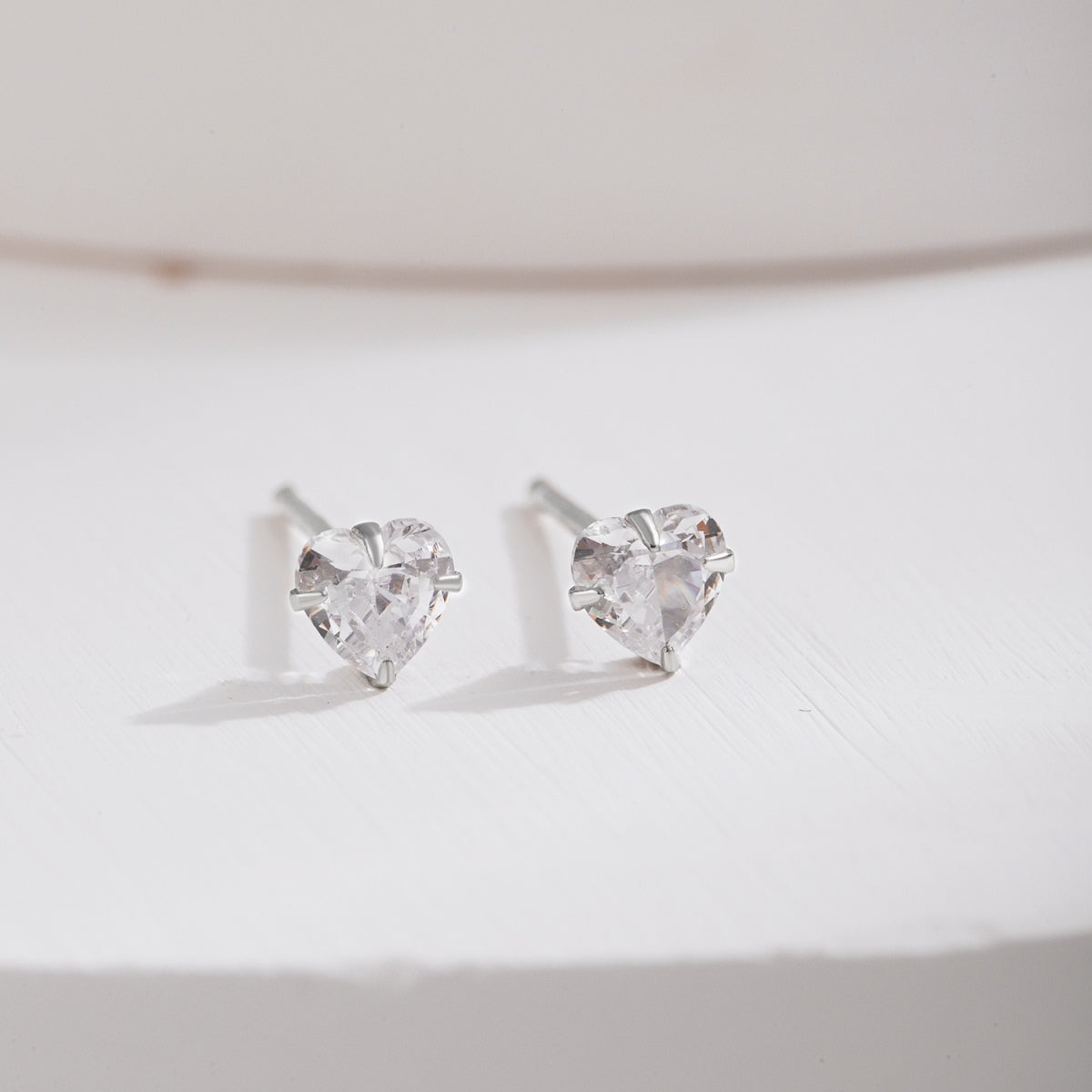 [baslovejewels]Sparkling Heart Shaped Simple Earrings