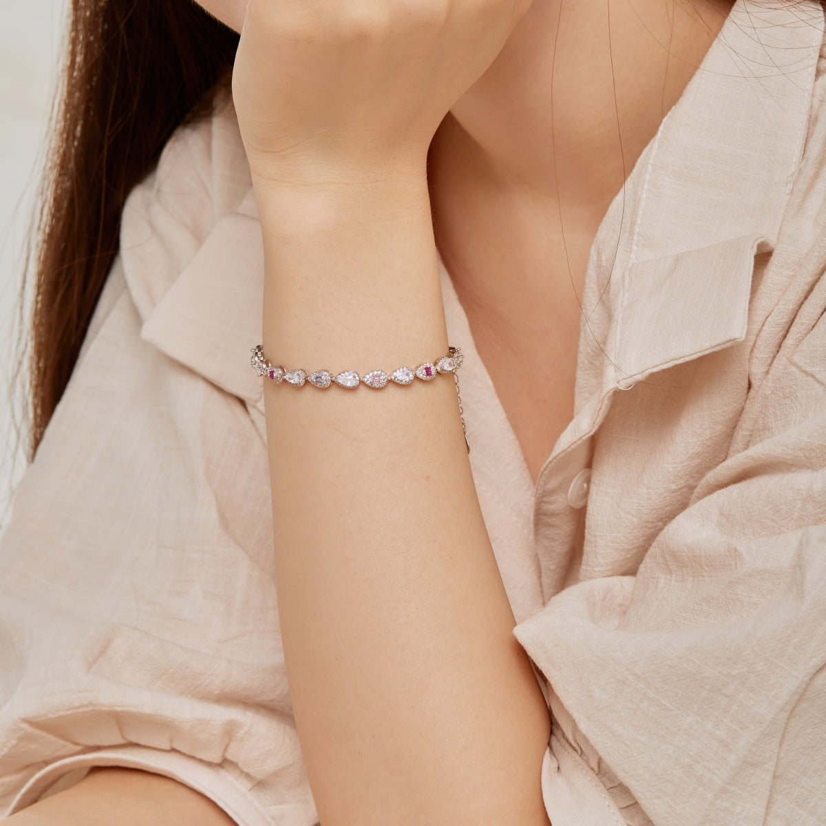 [AURORA]0.25 Carat Radiant Water Drop Shape Daily Bracelet