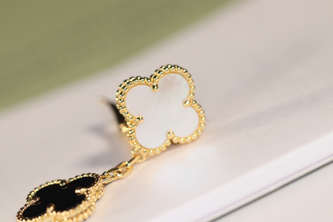 [AURORA]CLOVER EARRINGS GOLD ONYX MOP 3 MOTIF