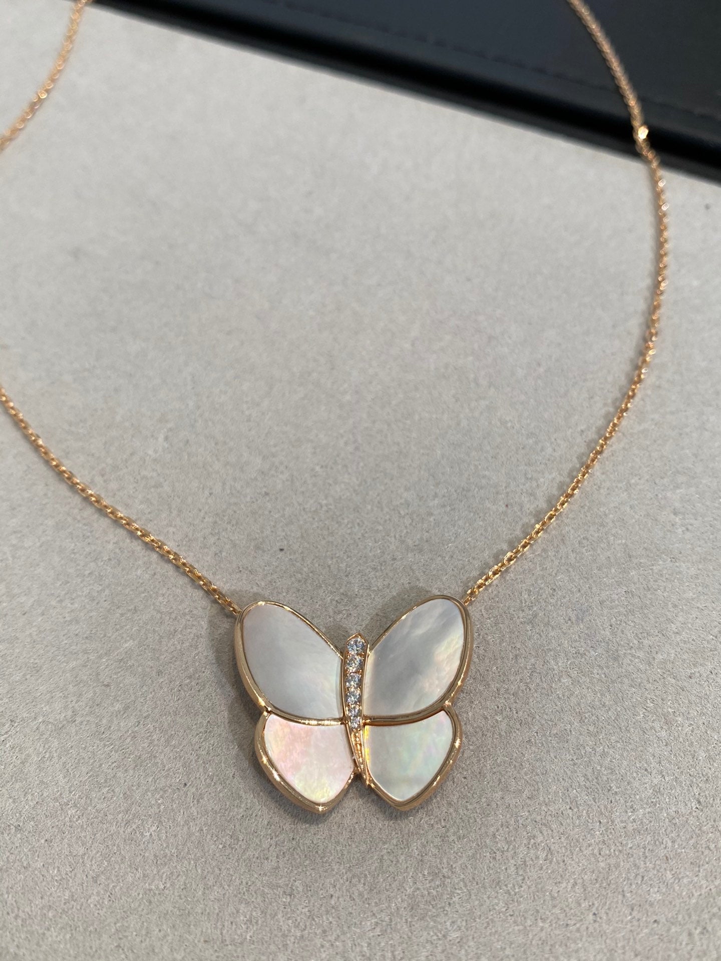 [basloveJW] SCHMETTERLINGS-HALSKETTE AUS GOLD MIT DIAMANTEN