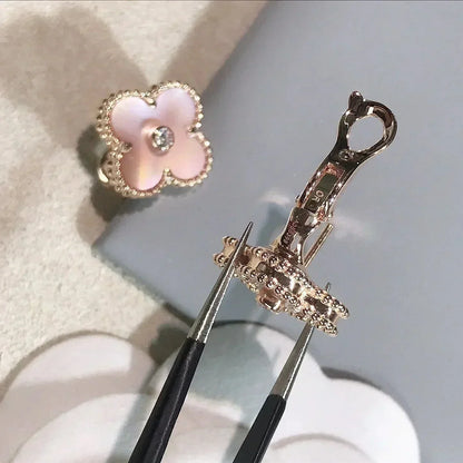 [basloveJW]クローバー ミディアム 1モチーフ ピンク モップ ダイヤモンド イヤリング