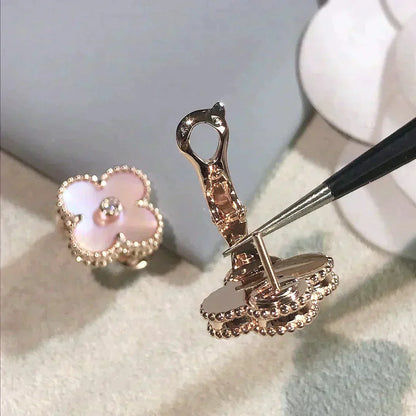 [basloveJW]クローバー ミディアム 1モチーフ ピンク モップ ダイヤモンド イヤリング