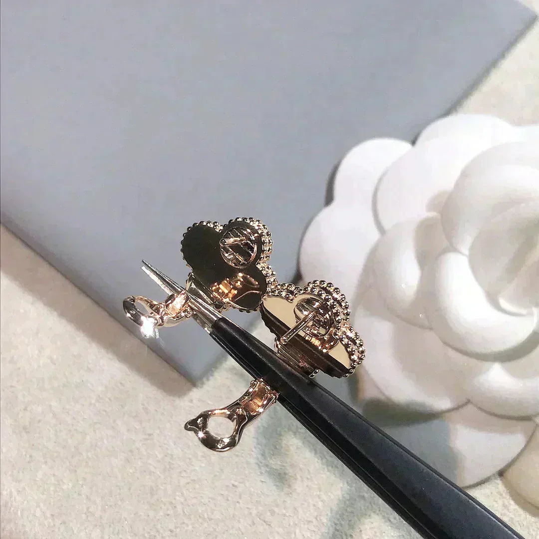 [basloveJW]クローバー ミディアム 1モチーフ ピンク モップ ダイヤモンド イヤリング