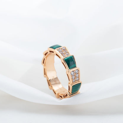 [AURORA]SERPENTI-RING ROSA GOLD MIT MALACHIT-DIAMANT GEPFLASTERT 4 MM