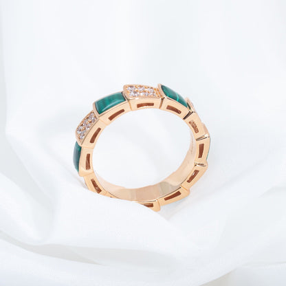 [AURORA]SERPENTI-RING ROSA GOLD MIT MALACHIT-DIAMANT GEPFLASTERT 4 MM
