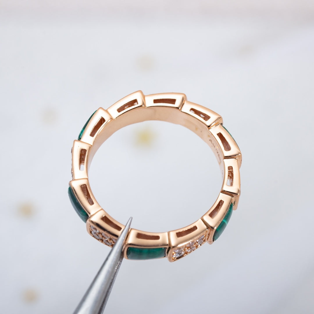 [AURORA]SERPENTI-RING ROSA GOLD MIT MALACHIT-DIAMANT GEPFLASTERT 4 MM