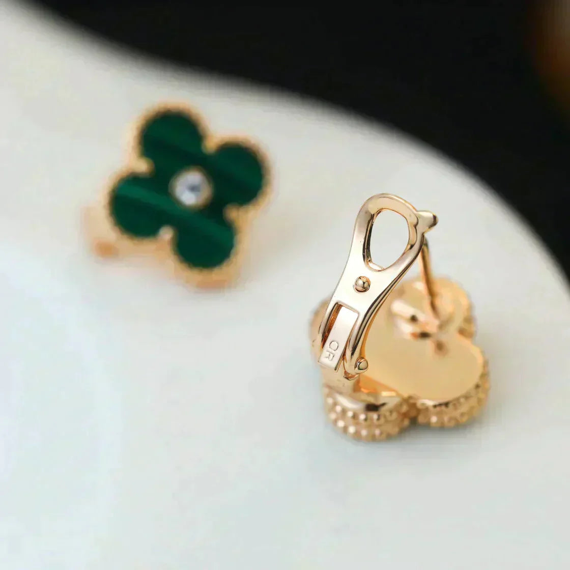 [AURORA]CLOVER MEDIUM 1 MOTIFS MALACHITE DIAMOND EARRINGS