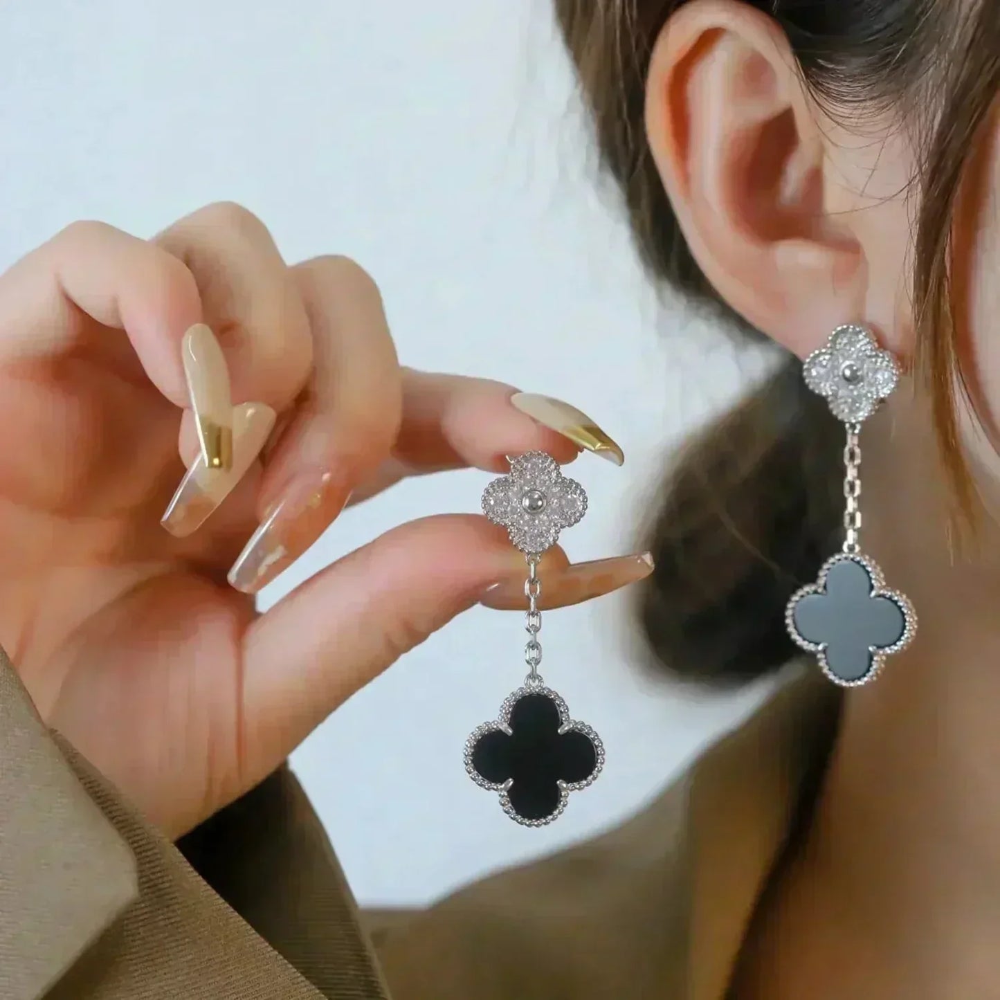[AURORA]CLOVER 2 MOTIFS  DIAMOND ONYX EARRINGS SILVER