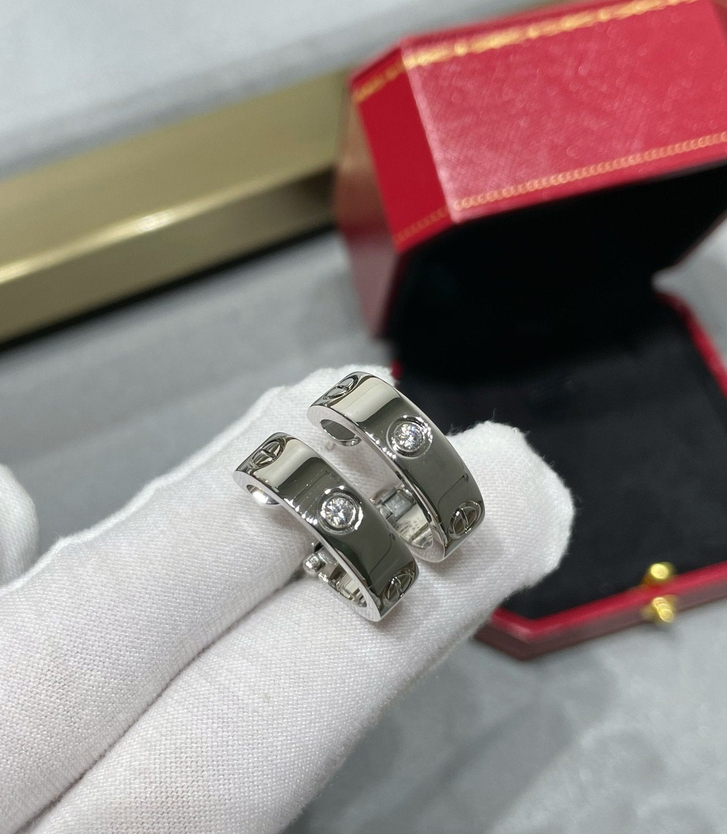 [オーロラ]ラブ 5.5mm 1ダイヤモンド イヤリング