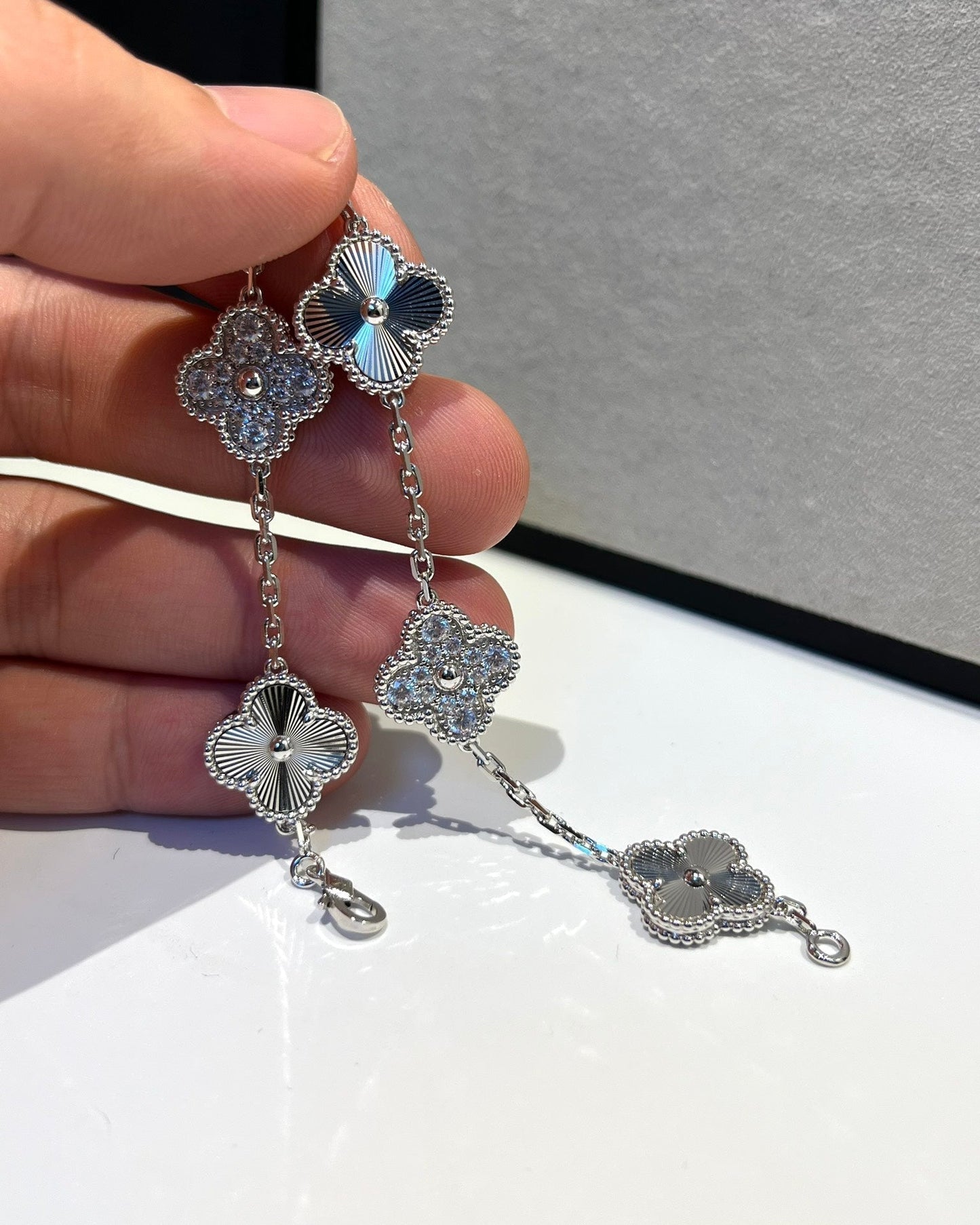 [AURORA] CLOVER 5 MOTIF LASER BRACELET COLLECTION