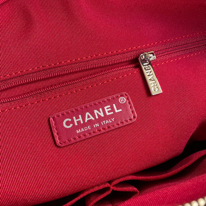 CC GABRIELLE MEDIUM 28 HOBO BAG IN BLACK CALFSKIN
