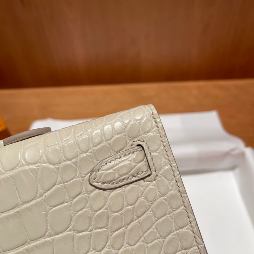 KELLY CUT 31 IN WHITE CREAM ALLIGATOR LEATHER WITH GOLD HARDWARE (MADE-TO-ODER)