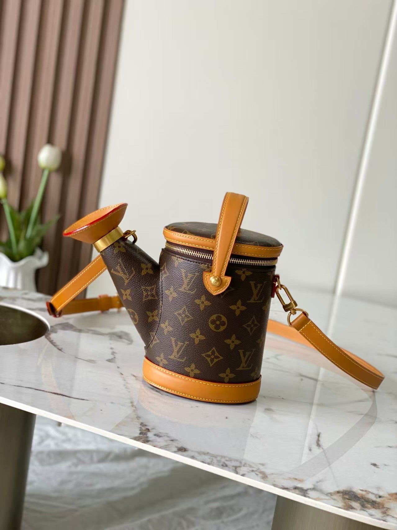 WATERING CAN BROWN WATER BOTTLE SHAPED HANDBAG