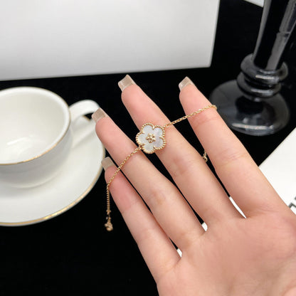 [AURORA]LUCKY  WHITE MOP  PLUM BLOSSOM NECKLACE