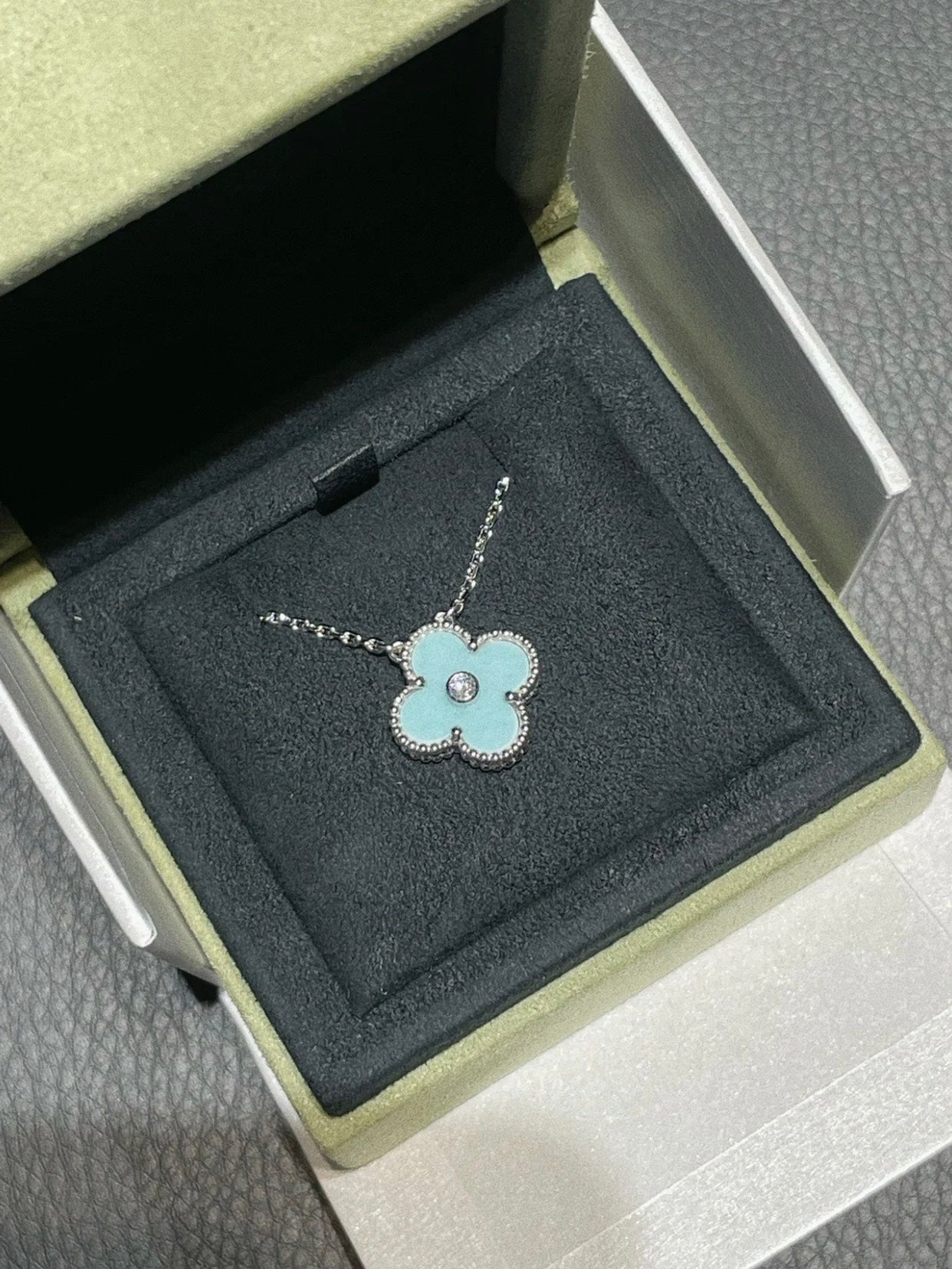 [AURORA]CLOVER 1 DIAMOND LIGHT BLUE SILVER NECKLACE