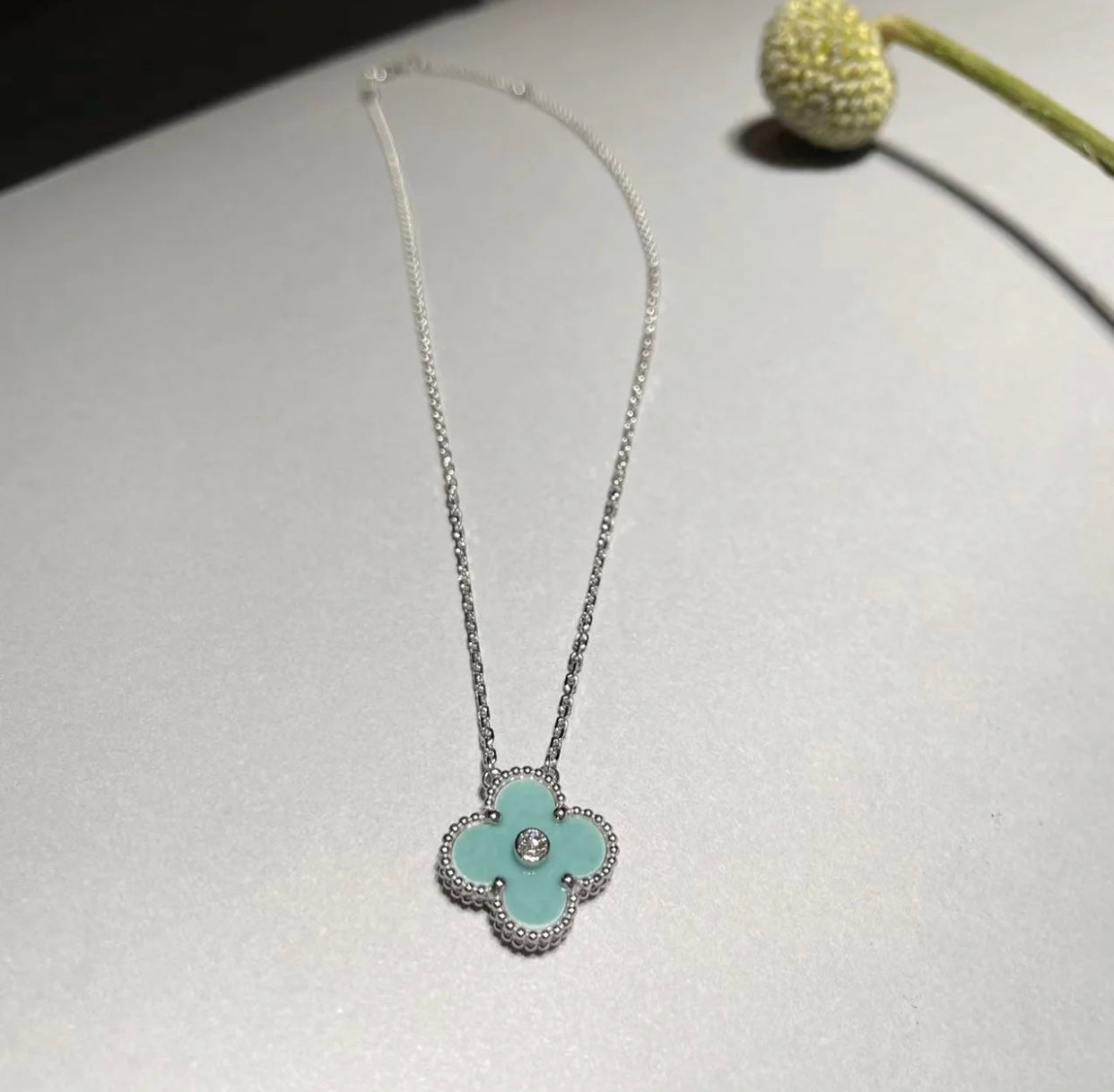 [AURORA]CLOVER 1 DIAMOND LIGHT BLUE SILVER NECKLACE