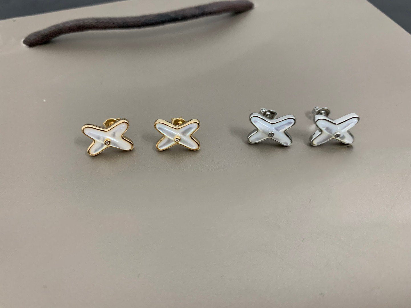 [baslovejewels]JEUX DE WHITE MOP SILVER DIAMOND EARRINGS