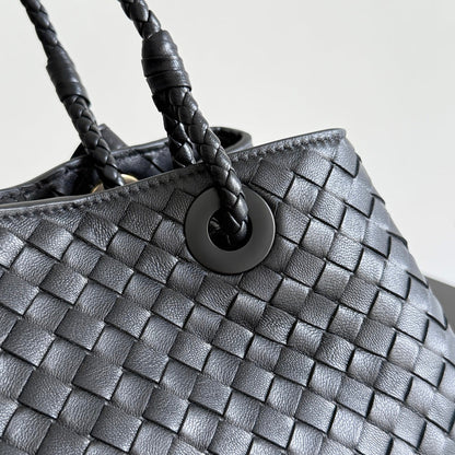BOTTEGA VENETA 25S BASKET BAG 31 IN BLACK CALFSKIN GOLD HARDWARE