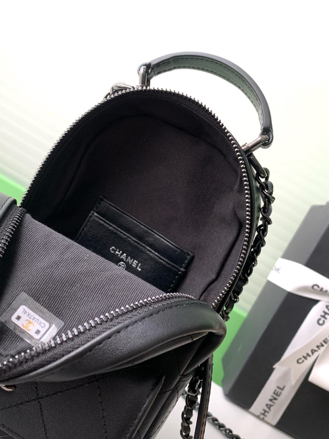 SMALL BACKPACK 25 IN BLACK CALFSKIN BLACK CHAIN
