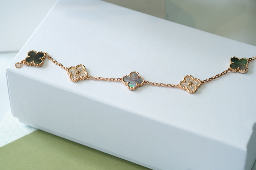 [AURORA]CLOVER 5 MOTIF GRAY MOP BRACELET COLLECTION