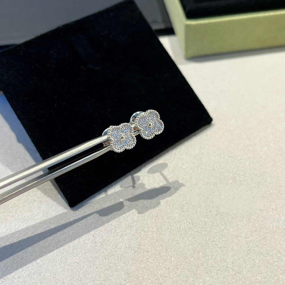 [AURORA]CLOVER MINI DIAMOND STUD EARRINGS