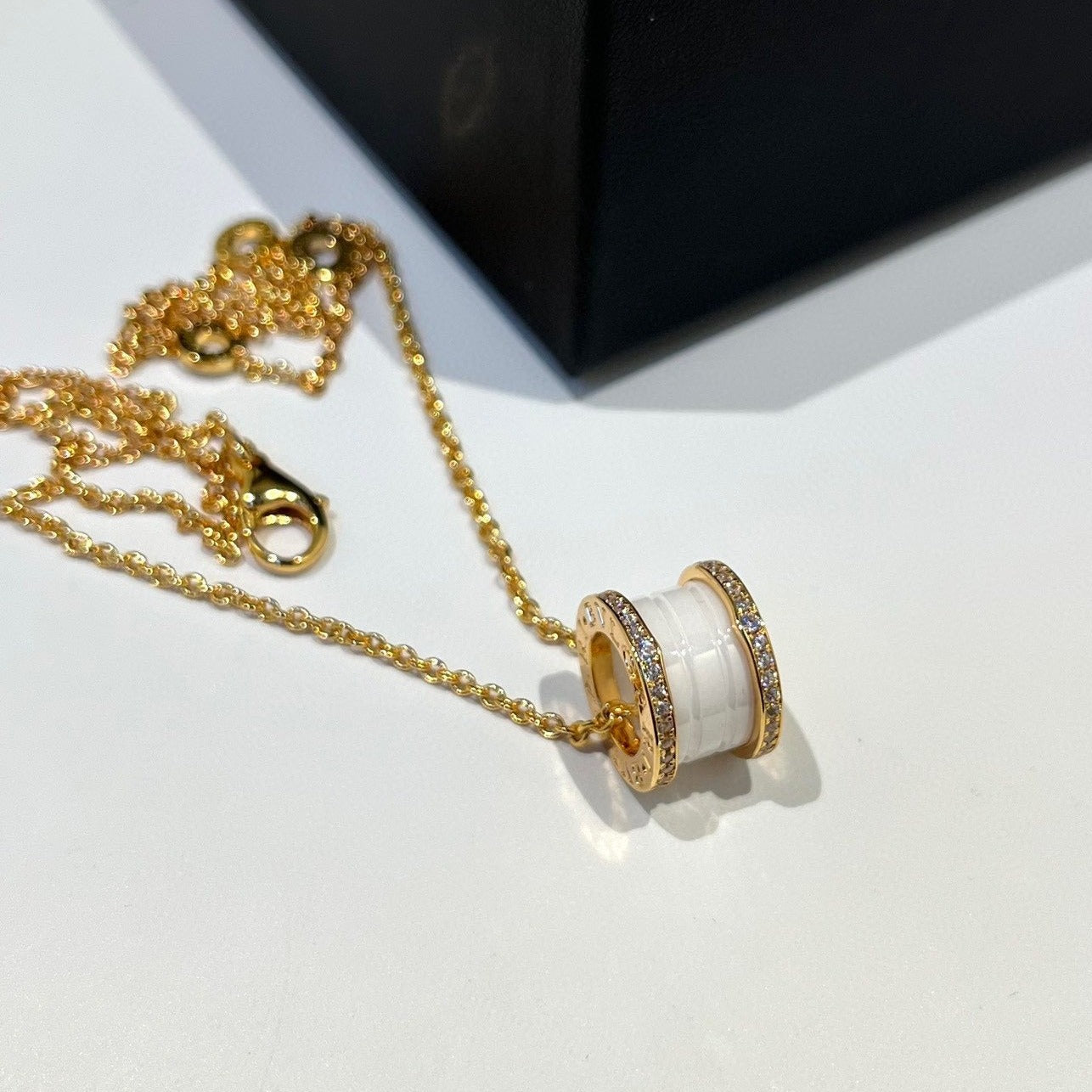 [AURORA]ZERO 1 WHITE CERAMIC DIAMOND PINK GOLD NECKLACE