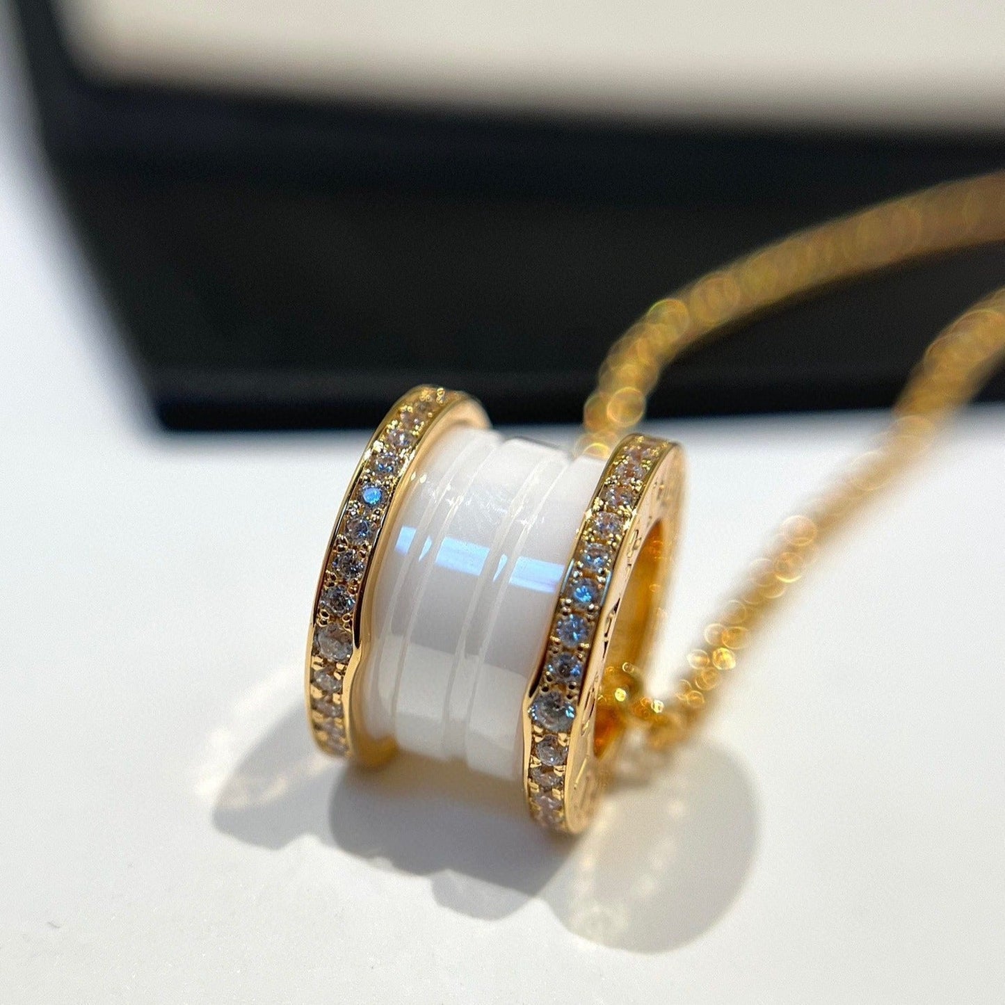 [AURORA]ZERO 1 WHITE CERAMIC DIAMOND PINK GOLD NECKLACE